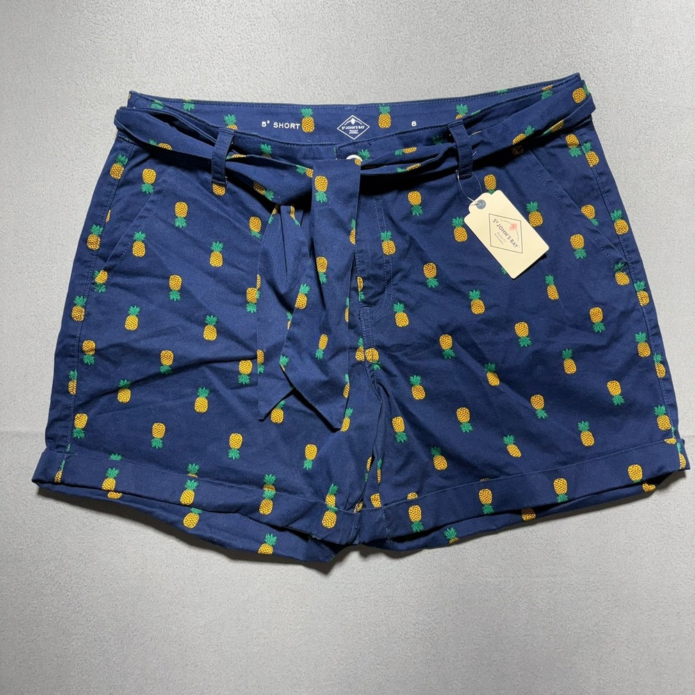 St. Johns Bay Navy Pineapple Print Belted Chino Shorts 5 Inch Inseam Size 8 NWT
